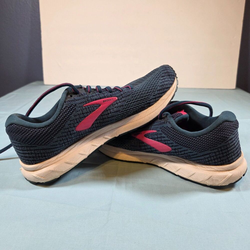 Brooks Revel 3 Women's Running Shoes Navy Blue with Pink Accent Size 9.5 Used